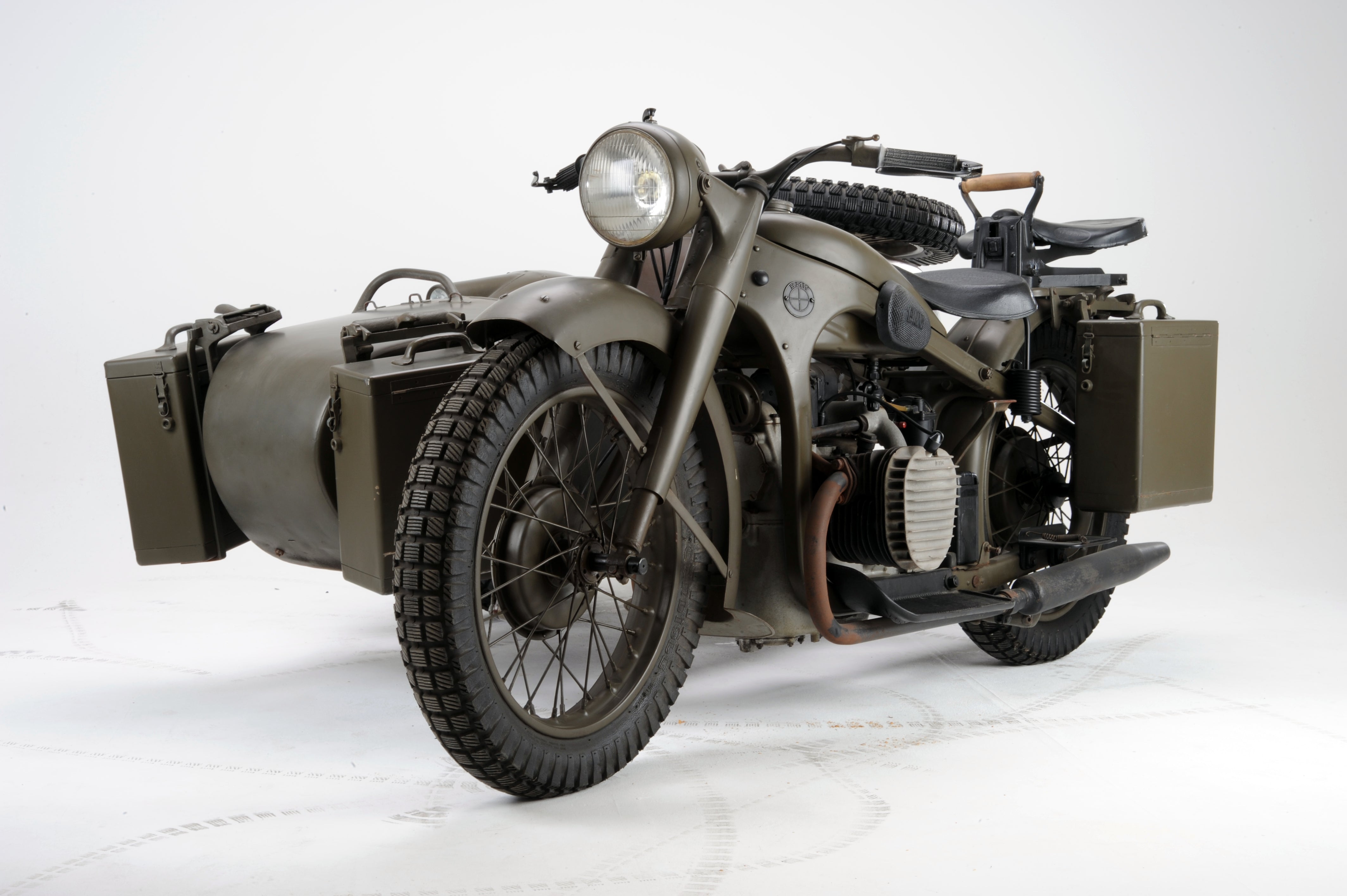 BMW R12 mit Beiwagen – Retro Ride Gallery