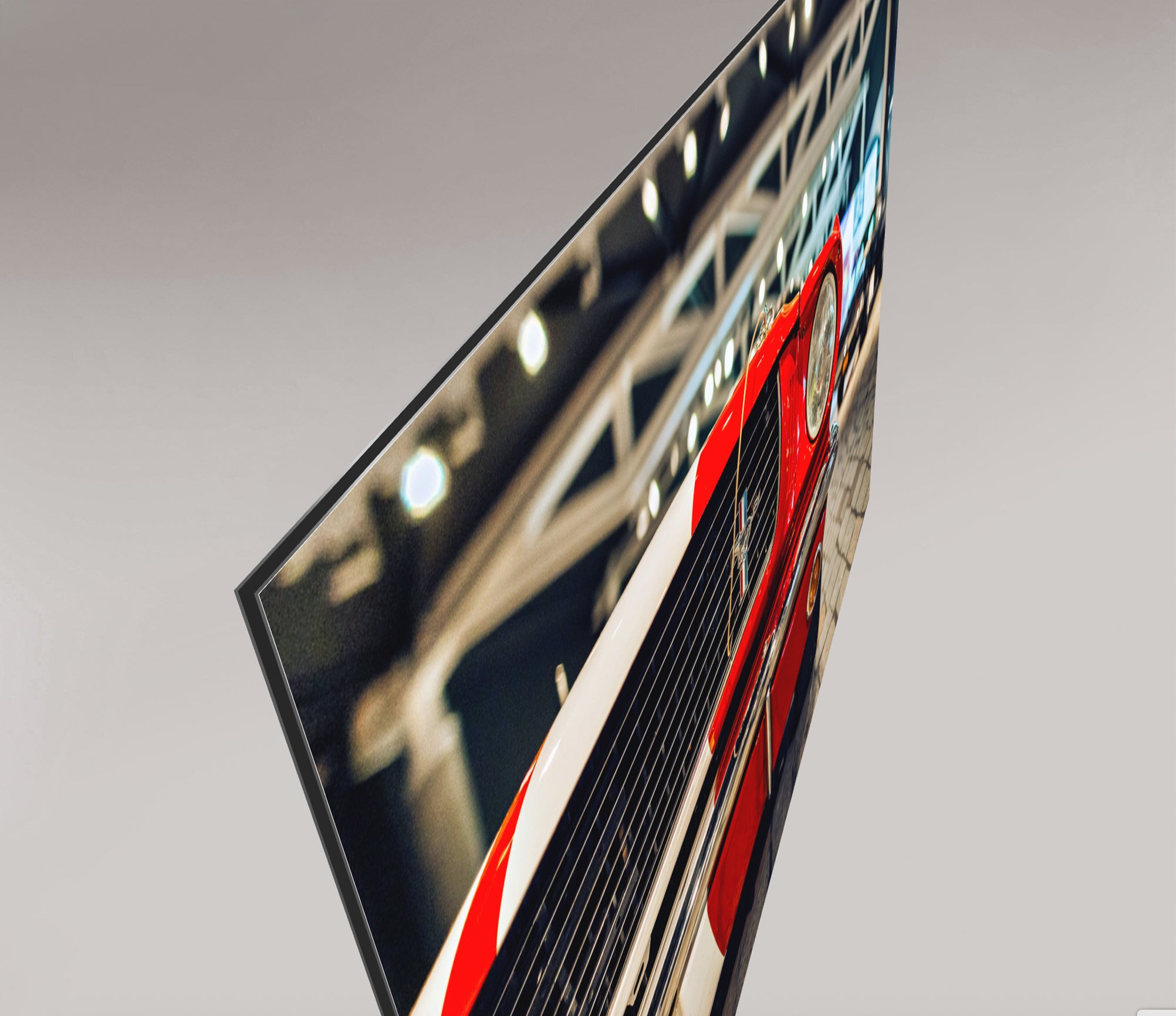 Nahaufnahme der polierten Alu-Dibond-Kante eines Wandbilds